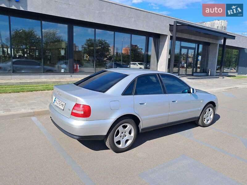 Седан Audi A4 2000 в Ірпені