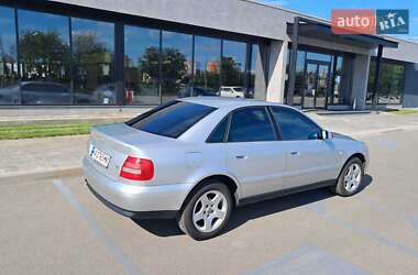 Седан Audi A4 2000 в 