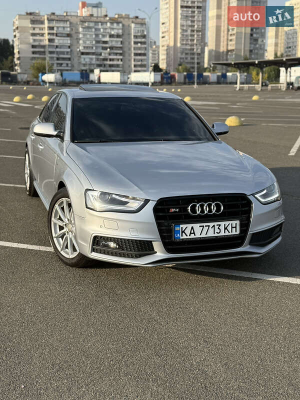 Седан Audi A4 2014 в 