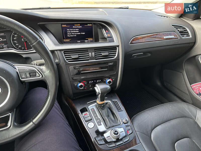 Седан Audi A4 2014 в Львове