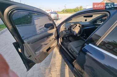 Седан Audi A4 2004 в 