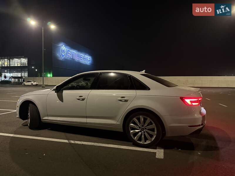 Седан Audi A4 2016 в Львове