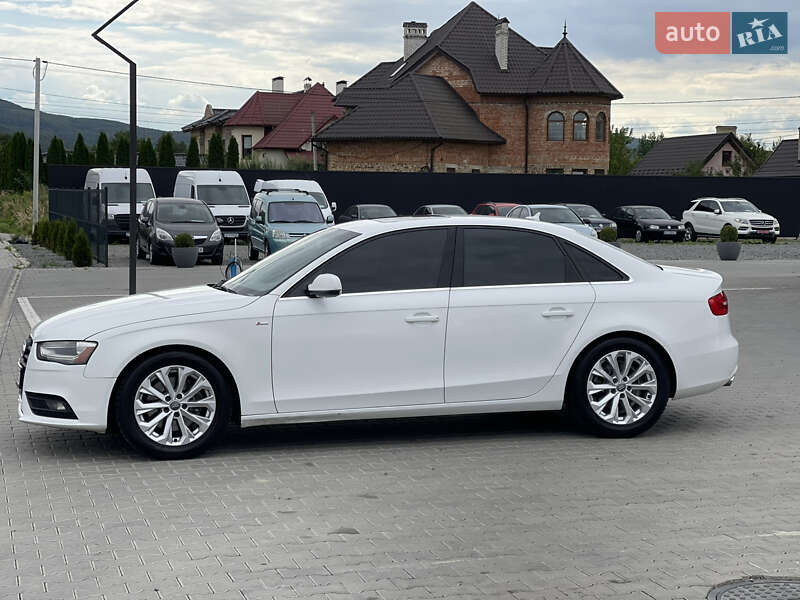 Седан Audi A4 2012 в Чернівцях
