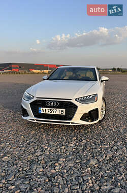 Седан Audi A4 2022 в 