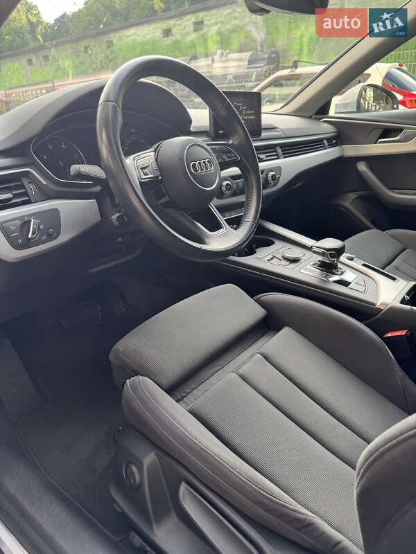 Седан Audi A4 2018 в Львове