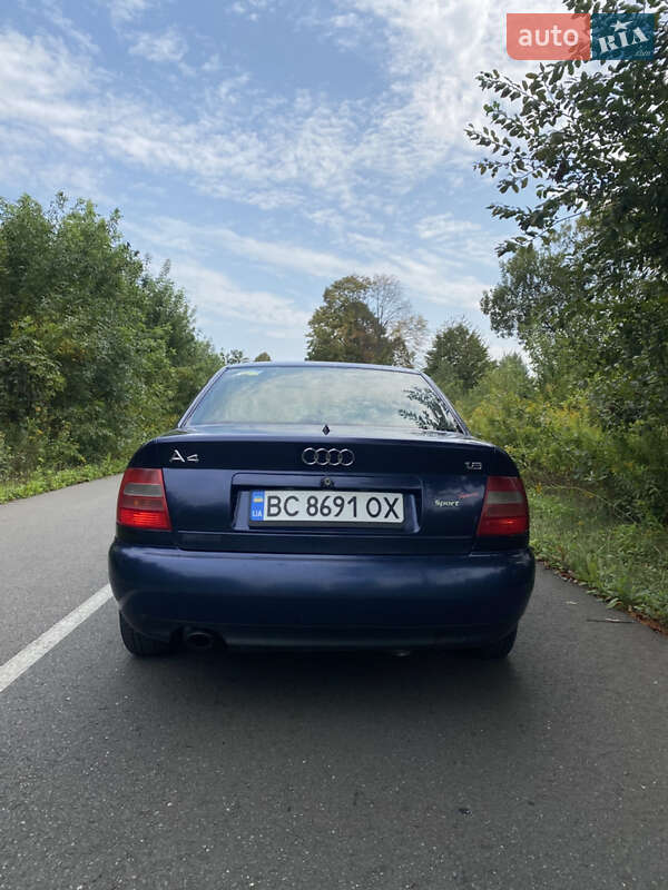 Седан Audi A4 1996 в Яворове