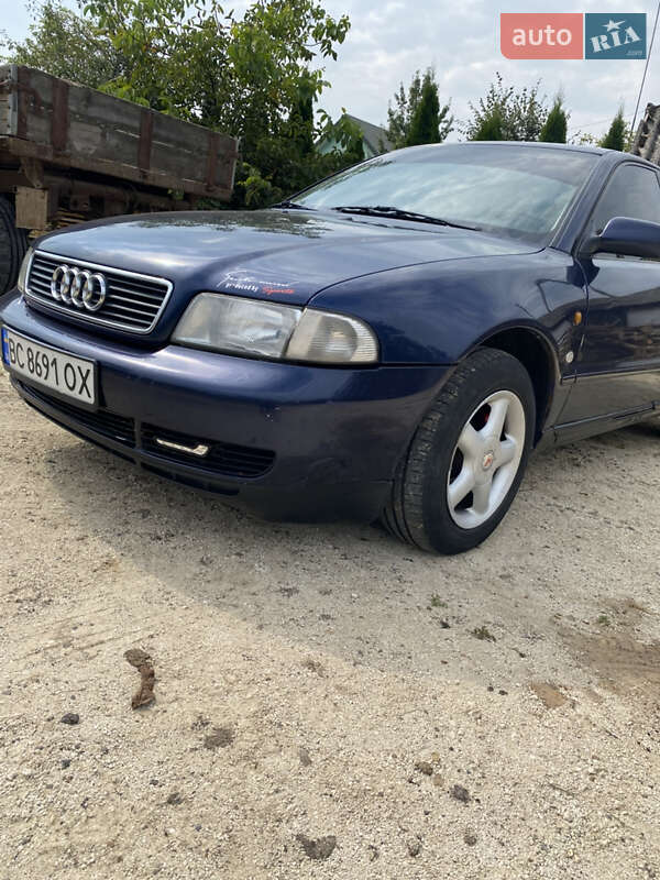 Седан Audi A4 1996 в Яворове