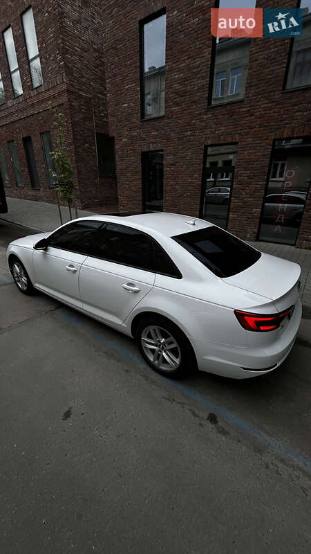 Седан Audi A4 2016 в Львове