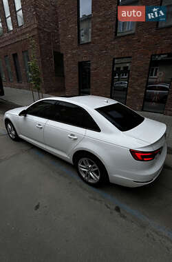 Седан Audi A4 2016 в 