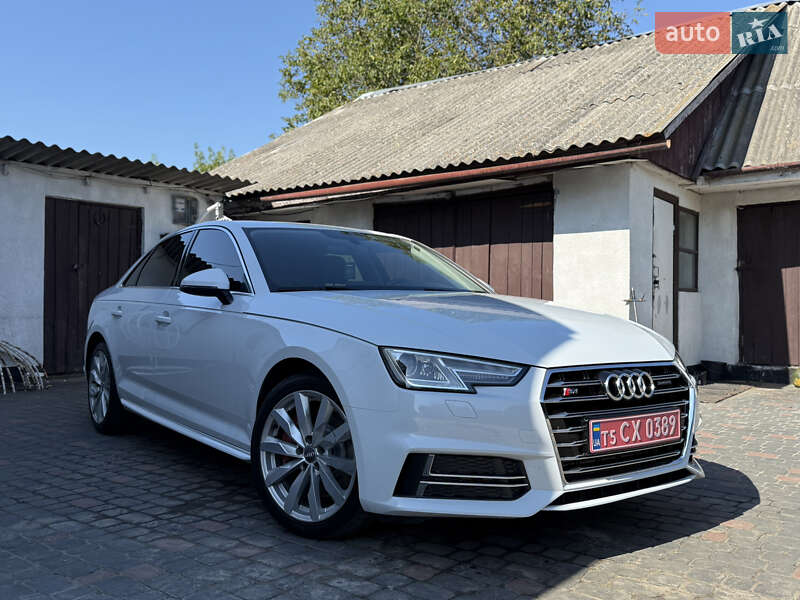 Седан Audi A4 2017 в Рівному