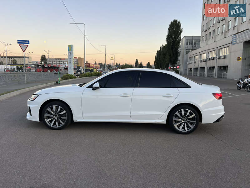 Седан Audi A4 2023 в Киеве