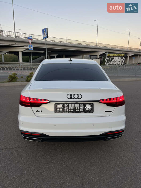 Седан Audi A4 2023 в Киеве