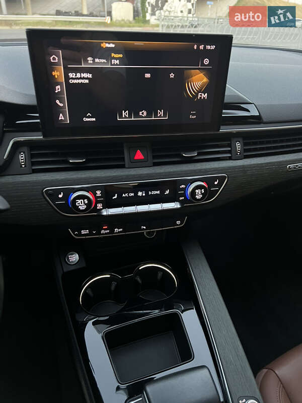 Седан Audi A4 2023 в Киеве