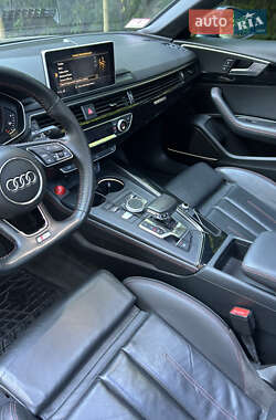 Седан Audi A4 2018 в 