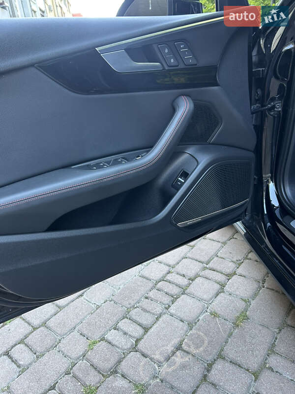 Седан Audi A4 2018 в Киеве