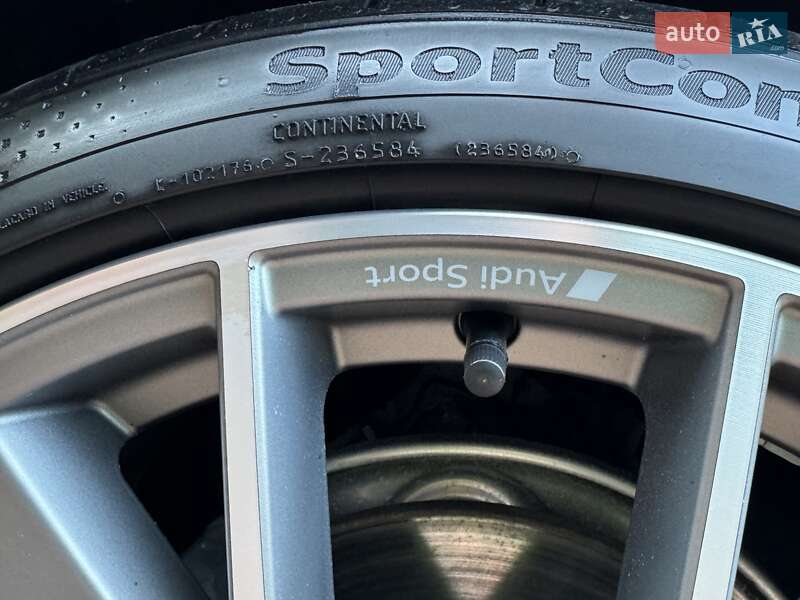 Универсал Audi A4 2020 в Киеве