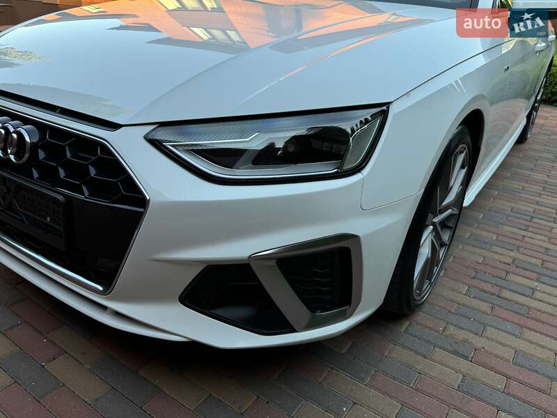 Универсал Audi A4 2020 в Киеве