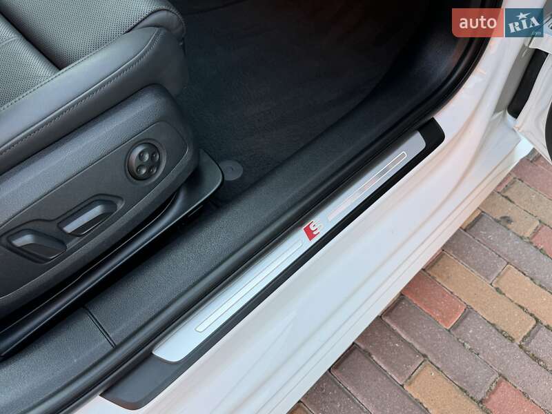 Универсал Audi A4 2020 в Киеве