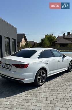 Седан Audi A4 2016 в Луцке