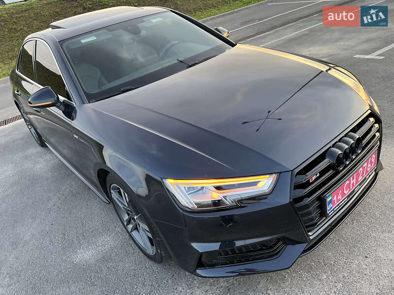 Седан Audi A4 2018 в Львові