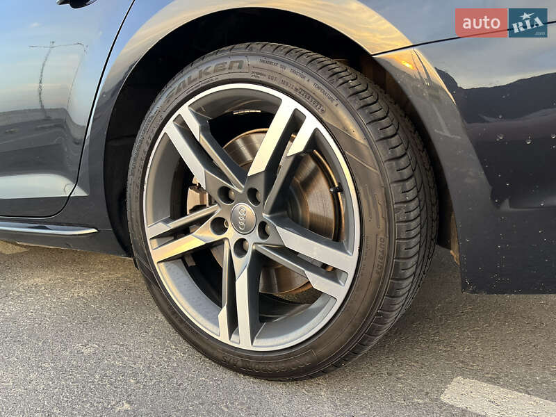 Седан Audi A4 2018 в Львові