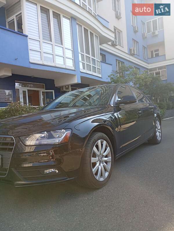 Седан Audi A4 2013 в Києві