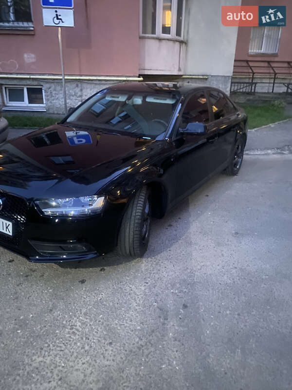 Седан Audi A4 2013 в 