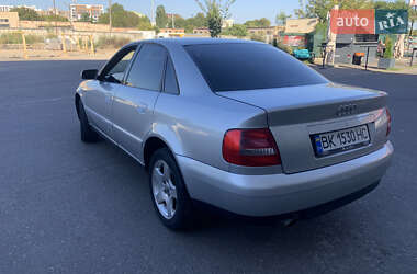 Седан Audi A4 2000 в 