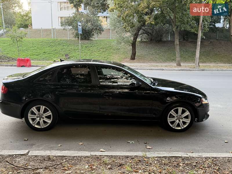 Седан Audi A4 2011 в Киеве