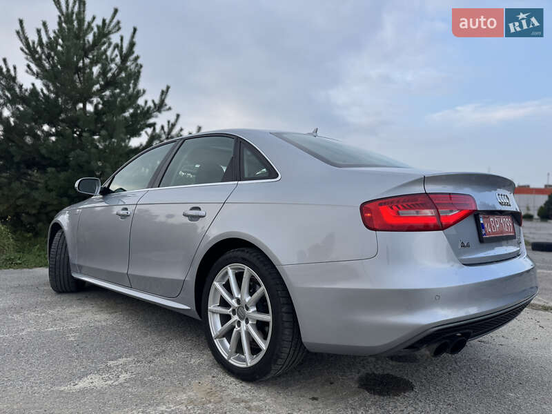 Седан Audi A4 2015 в Самборі