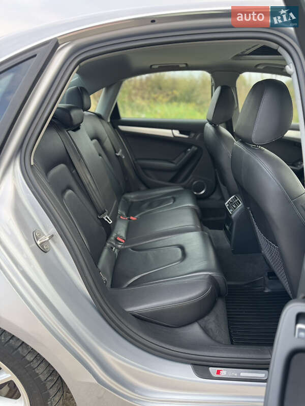 Седан Audi A4 2015 в Самборі