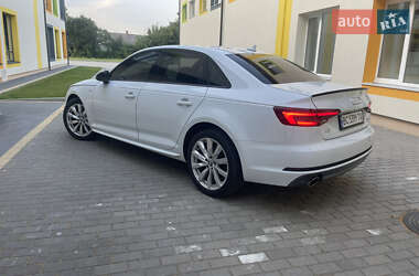 Седан Audi A4 2018 в 