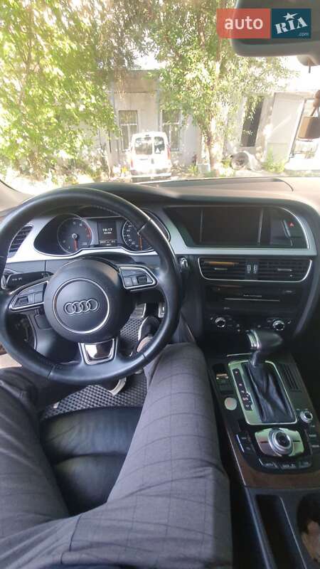 Седан Audi A4 2015 в Николаеве