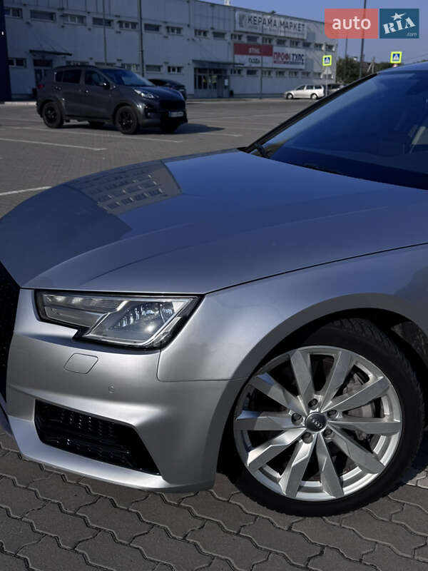 Седан Audi A4 2016 в Львові