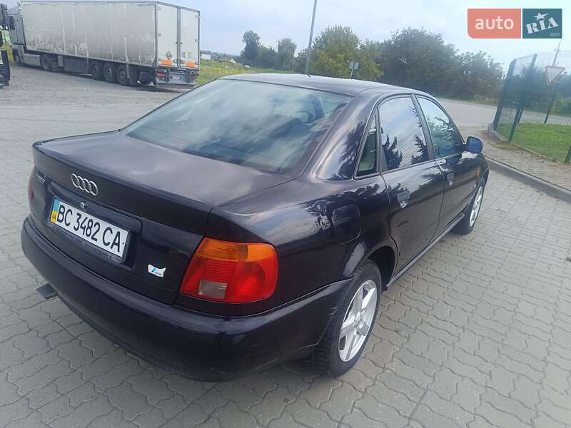Седан Audi A4 1996 в Яворові
