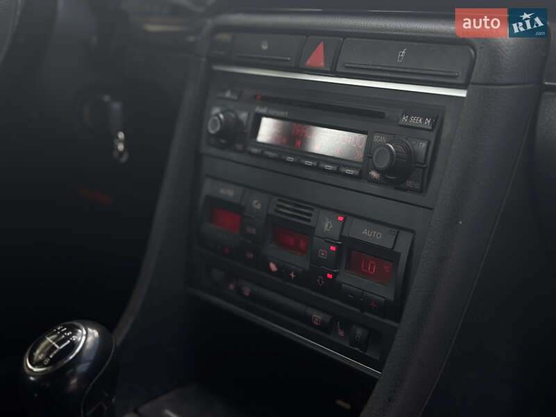Седан Audi A4 2004 в Звягелі