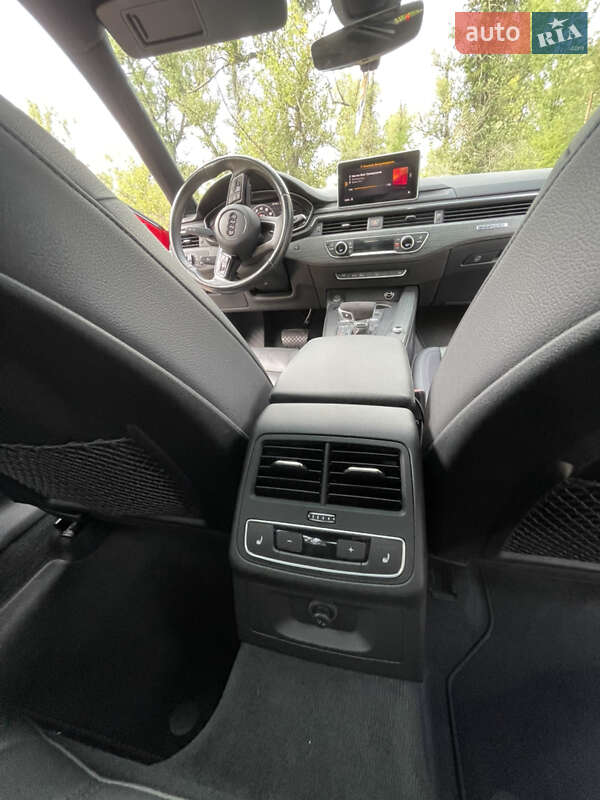 Седан Audi A4 2016 в Днепре