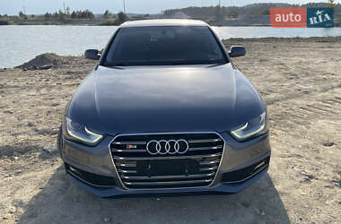 Седан Audi A4 2013 в 