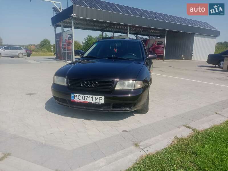 Седан Audi A4 1996 в 