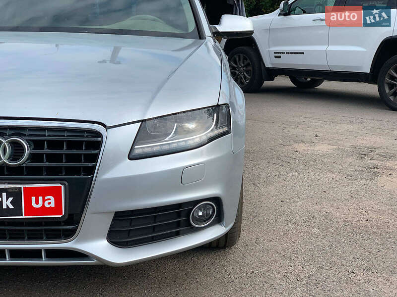 Седан Audi A4 2012 в Виннице