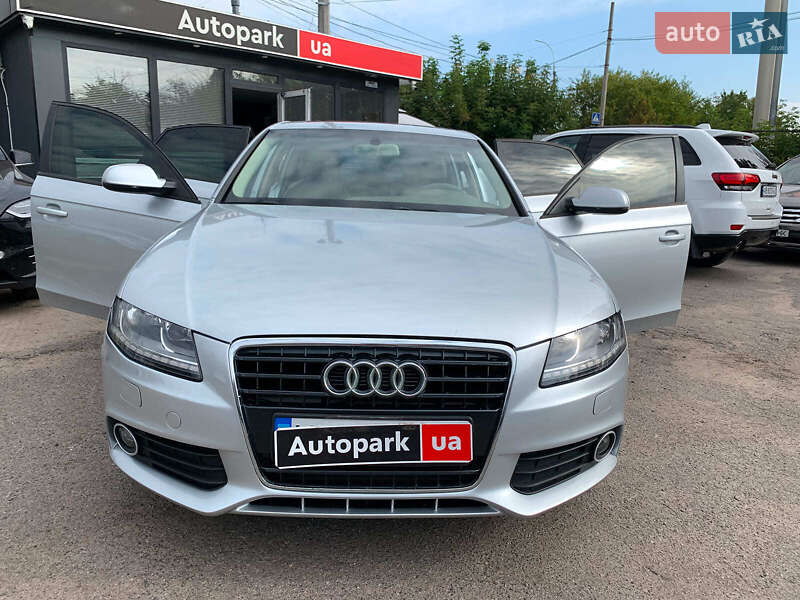 Седан Audi A4 2012 в Виннице