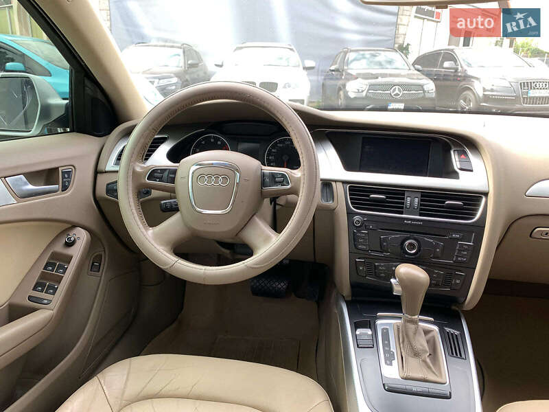 Седан Audi A4 2012 в Виннице