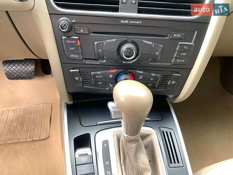 Седан Audi A4 2012 в Виннице