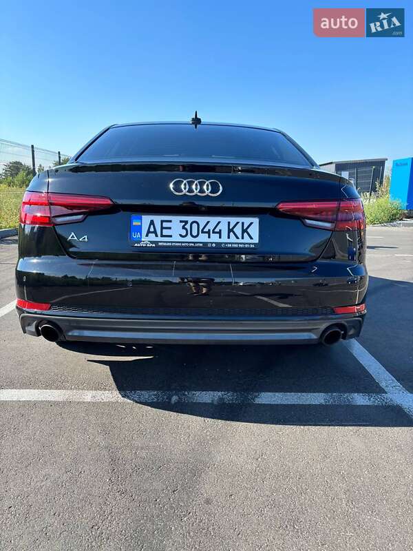 Седан Audi A4 2016 в Киеве