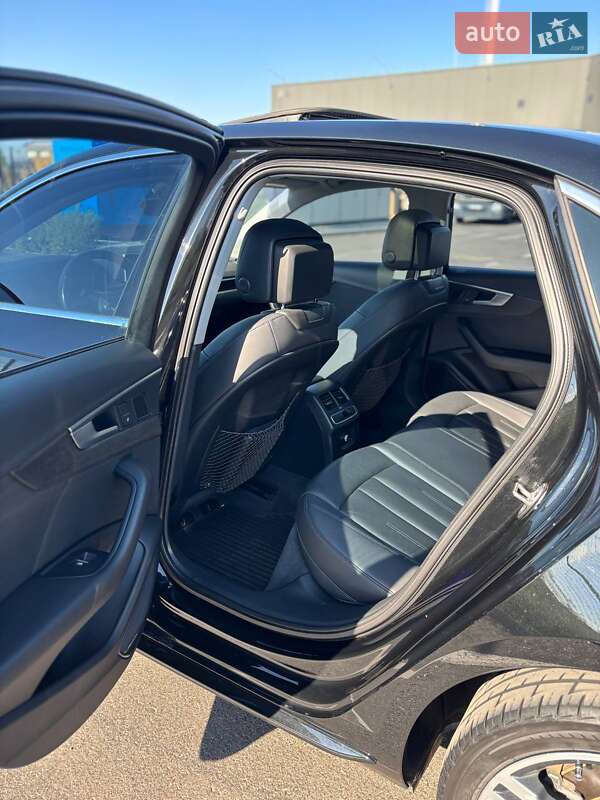 Седан Audi A4 2016 в Киеве