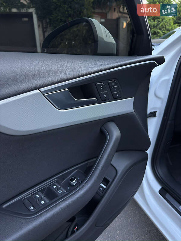 Седан Audi A4 2015 в Одессе