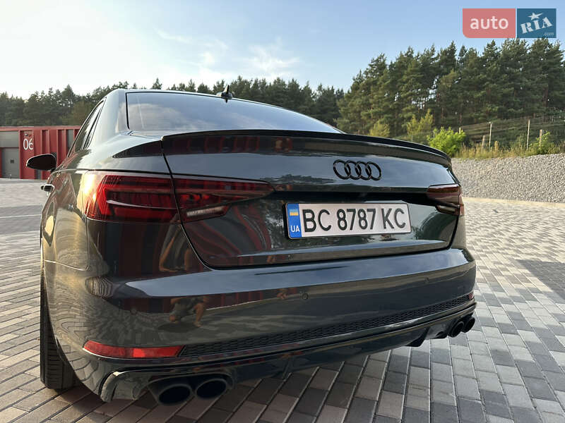 Седан Audi A4 2017 в Львове