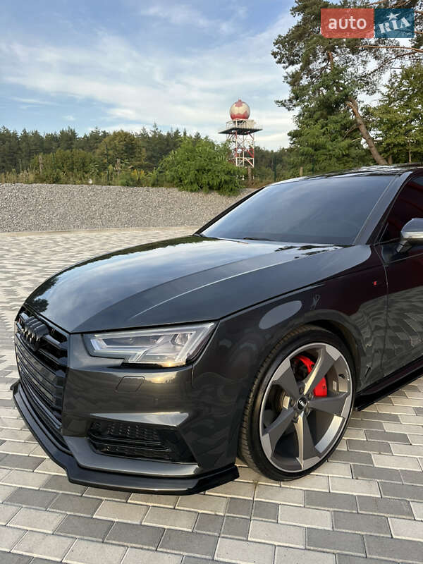 Седан Audi A4 2017 в Львове