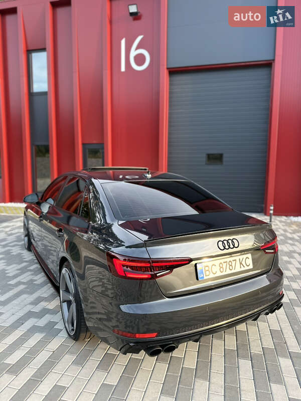 Седан Audi A4 2017 в Львове