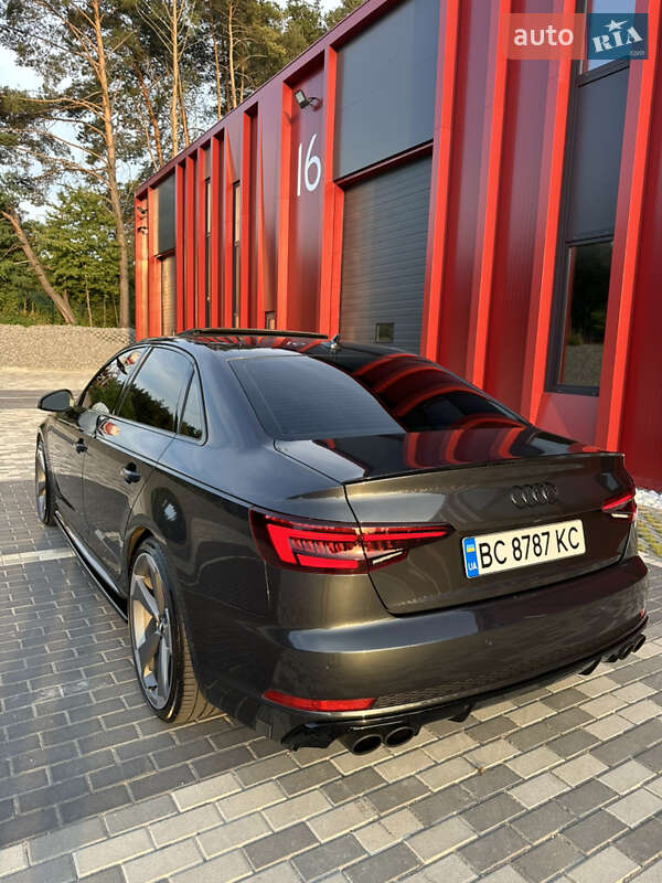 Седан Audi A4 2017 в Львове